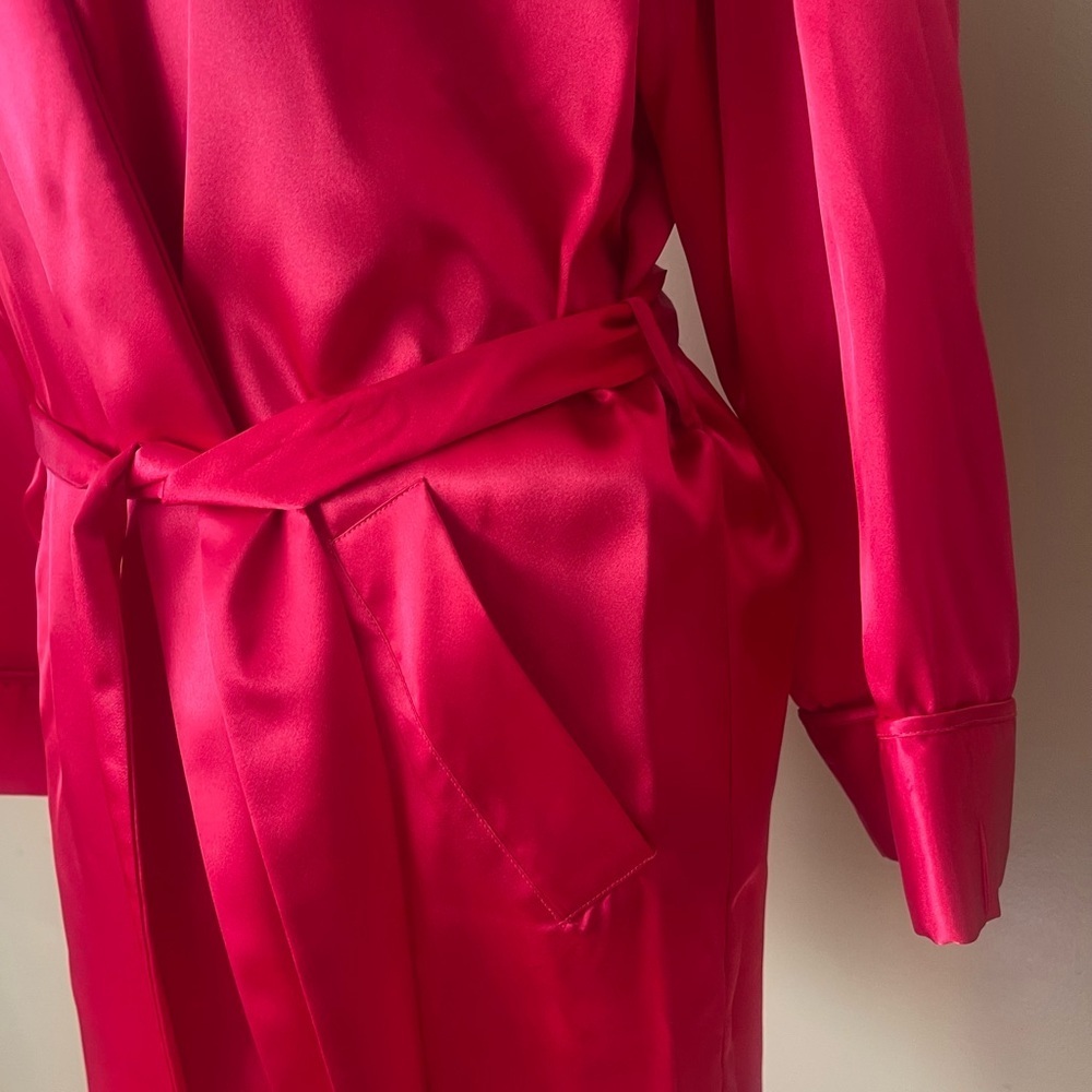 Victoria's Secret 1980-1990s gold label Scarlet Satin Robe - Picture 2 of 7
